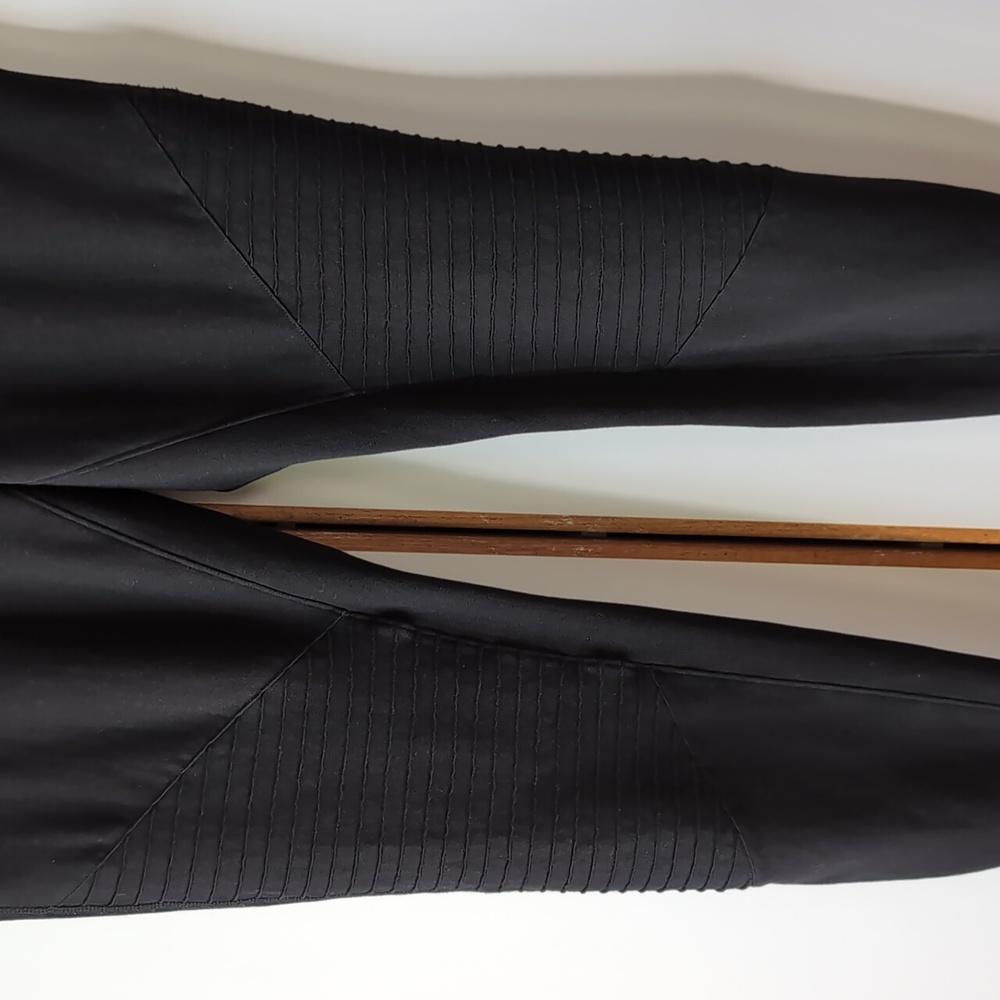 NWOT Alo Black Yoga Sweatpants Urban Moto Workout Gym M - Picture 8 of 15